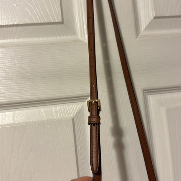 Michael Kors Crossbody ❤️ - Picture 10 of 15